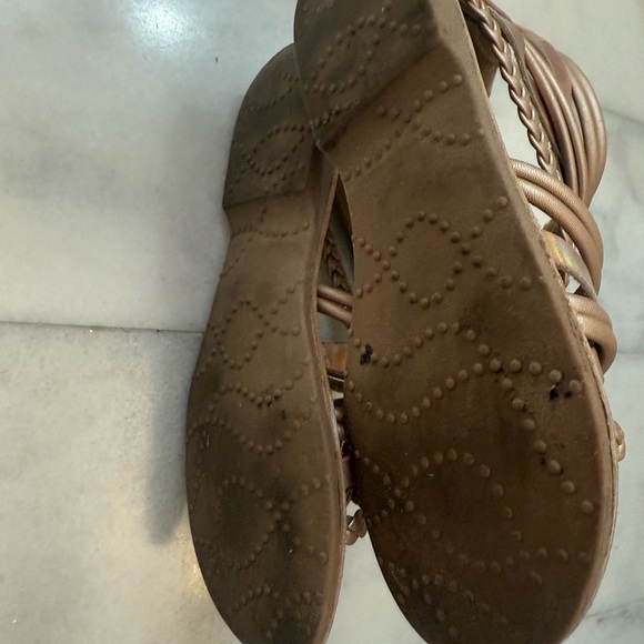 Girls Sonoma Iridescent Gold Gladiator Sandals - Picture 11 of 11